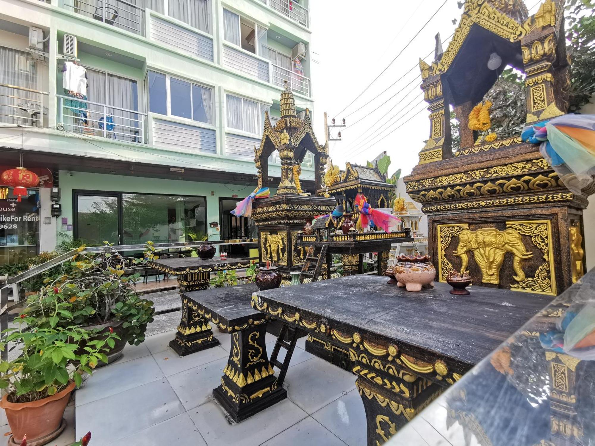 Hotel Lanting Patong Esterno foto