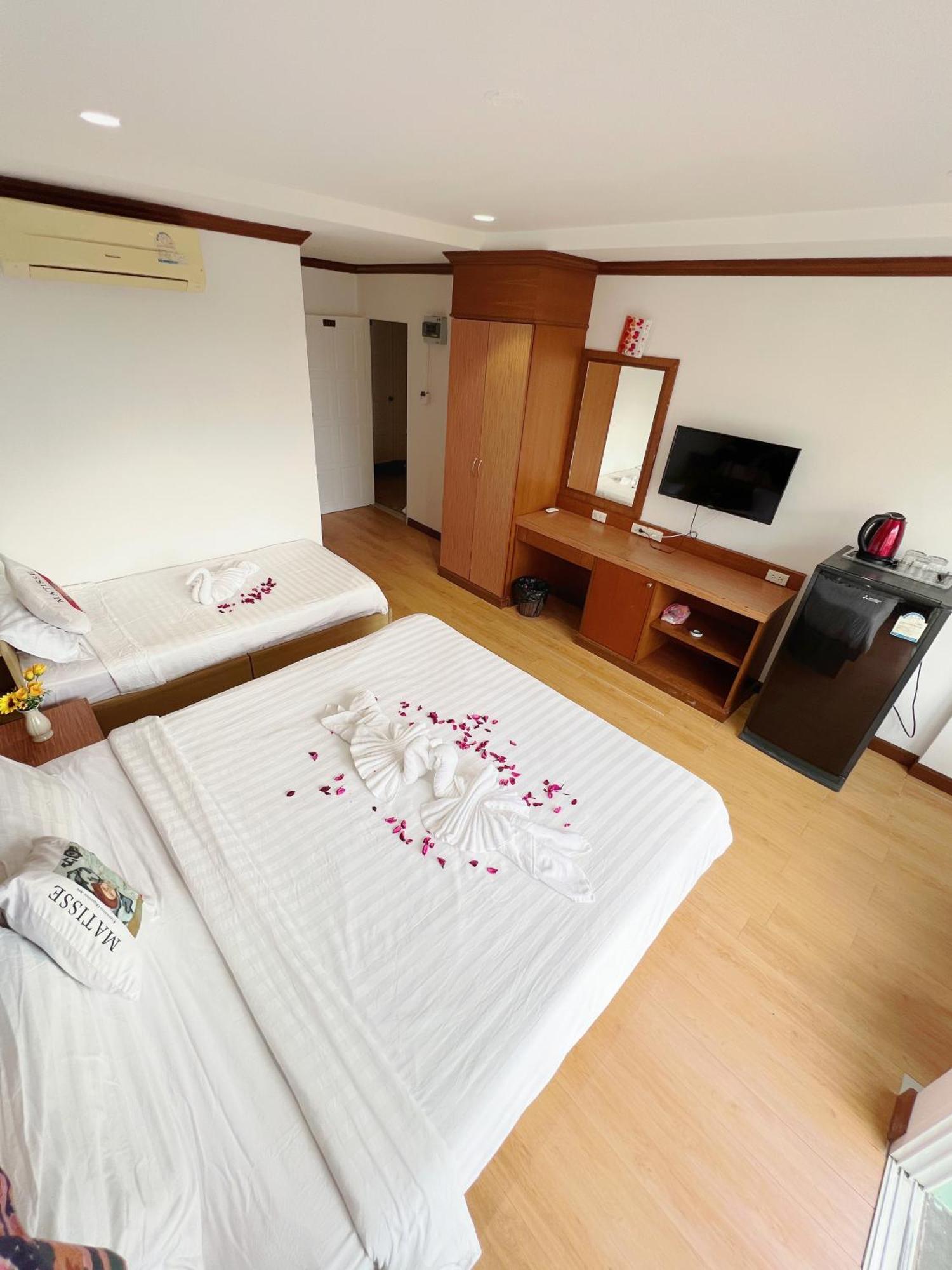 Hotel Lanting Patong Esterno foto