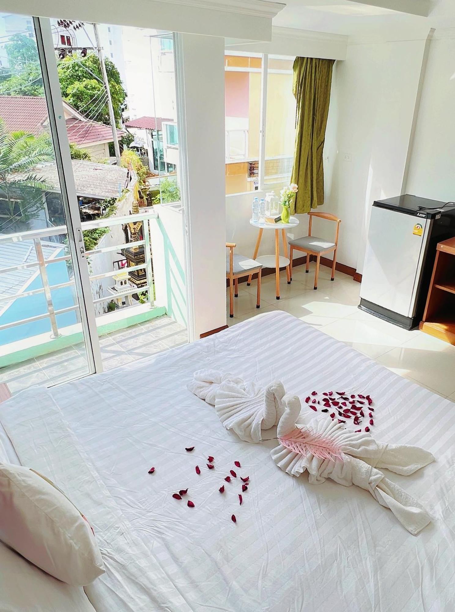 Hotel Lanting Patong Esterno foto